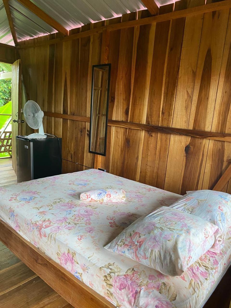 Hotel Cahuita Extérieur photo